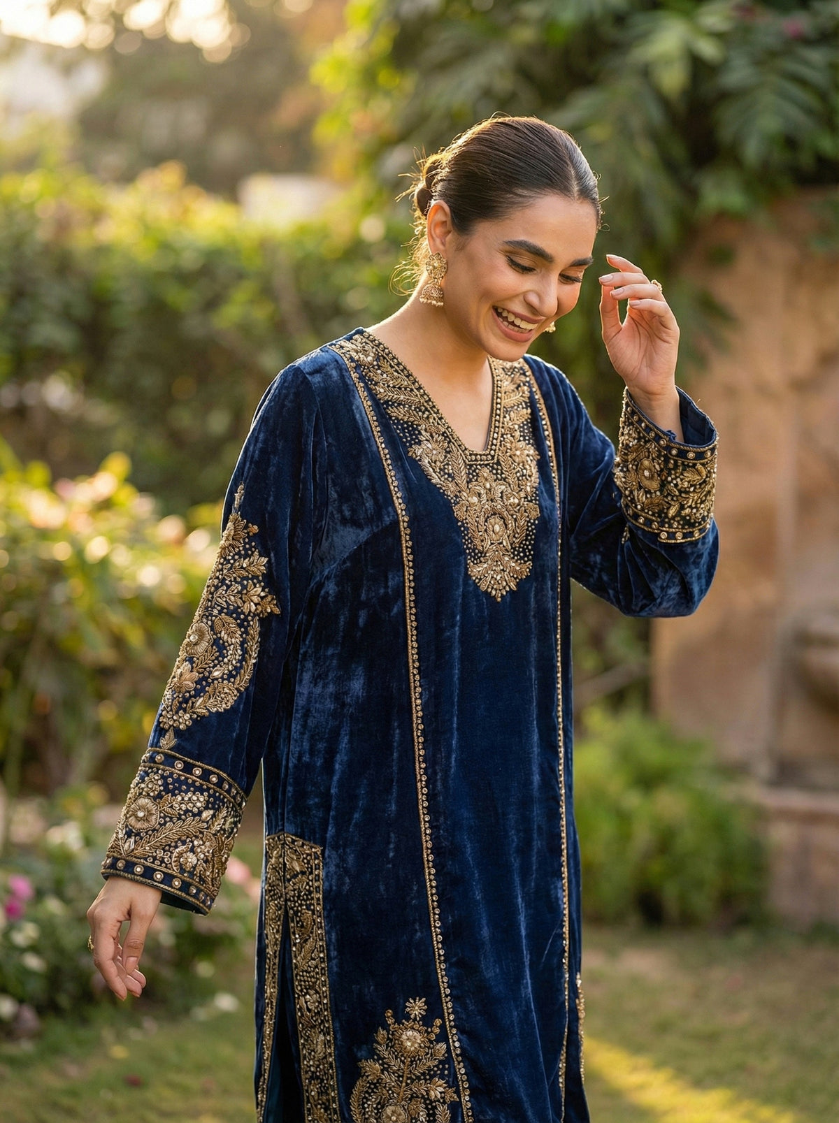 Amodini Velvet Set